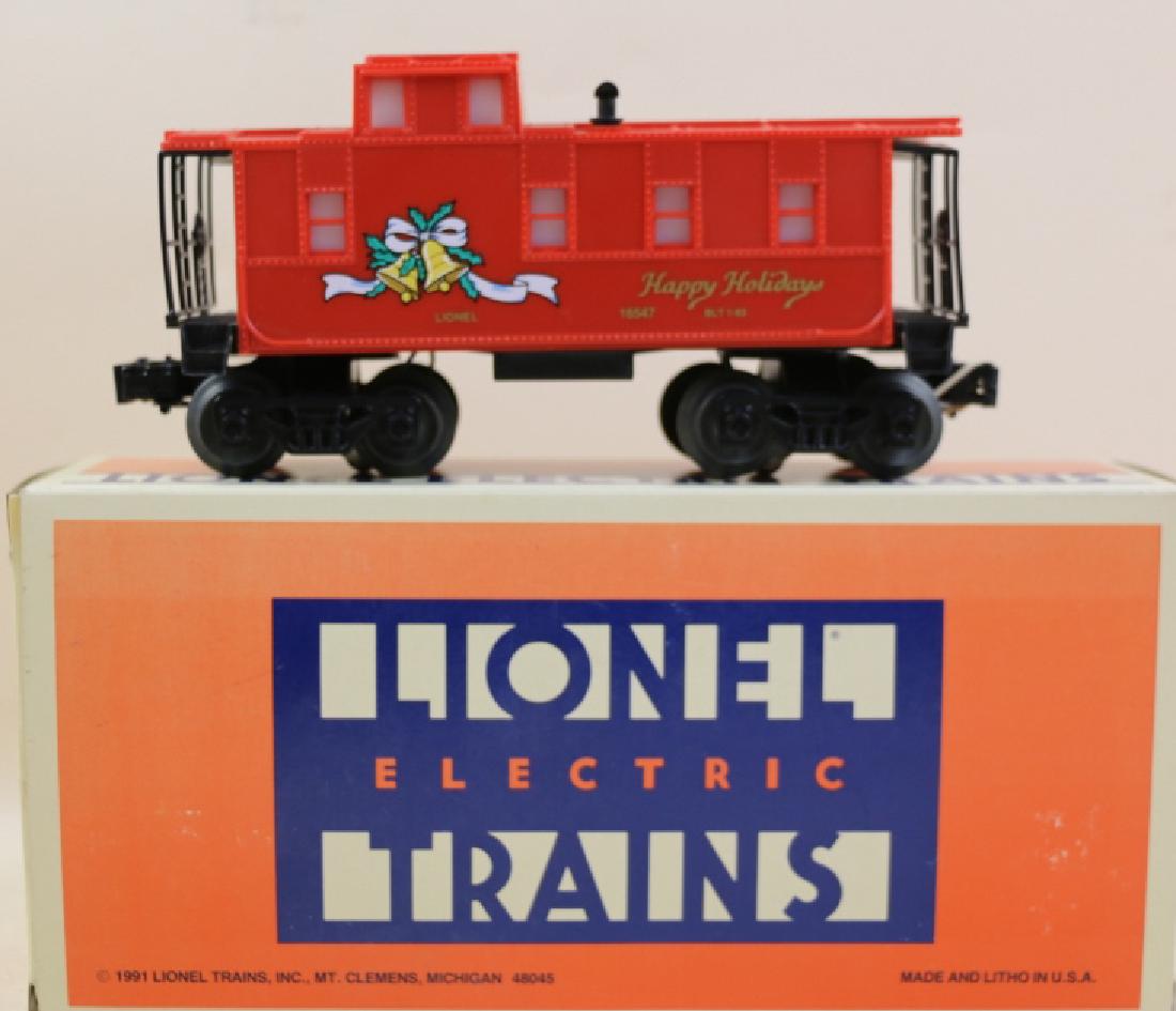 LIONEL CHRISTMAS SQUARE-WINDOW CABOOSE (1 of 8)