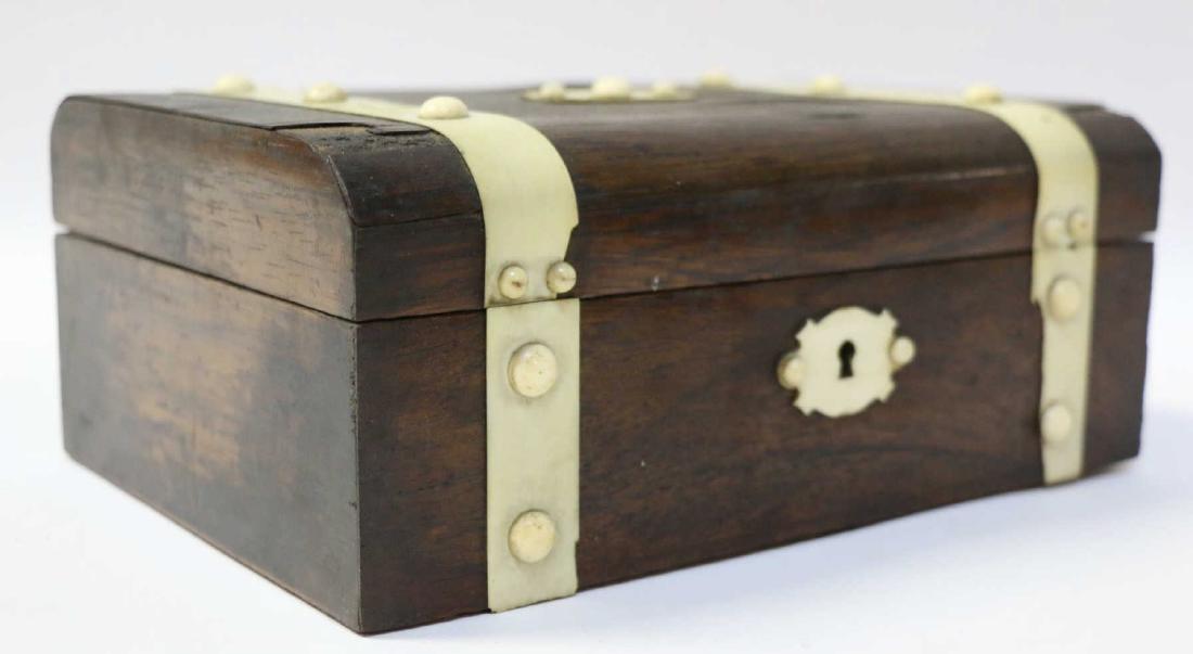 ENGLISH ANTIQUE ROSEWOOD CAMPAIGN DRESSER BOX: ENGLISH ANTIQUE ROSEWOOD CAMPAIGN DRESSER BOX