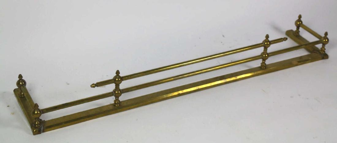 ENGLISH ANTIQUE BRASS FIRE FENDER: ENGLISH ANTIQUE BRASS FIRE FENDER