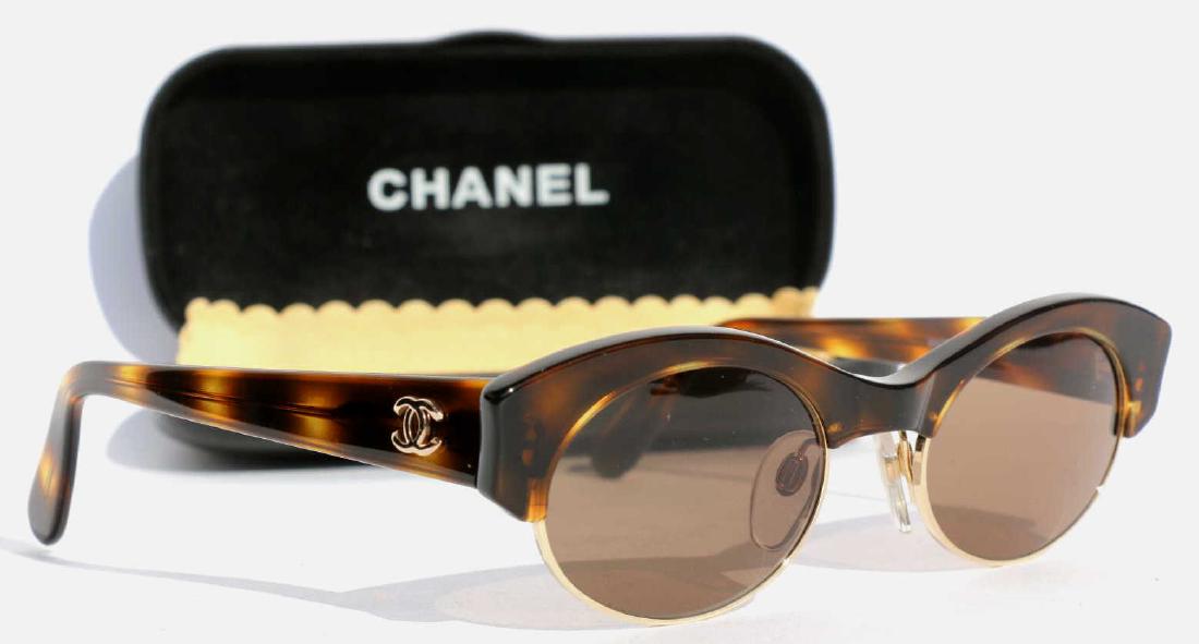 CHANEL LADIES ITALIAN TORTOISE SUNGLASSES: CHANEL LADIES ITALIAN TORTOISE SUNGLASSES