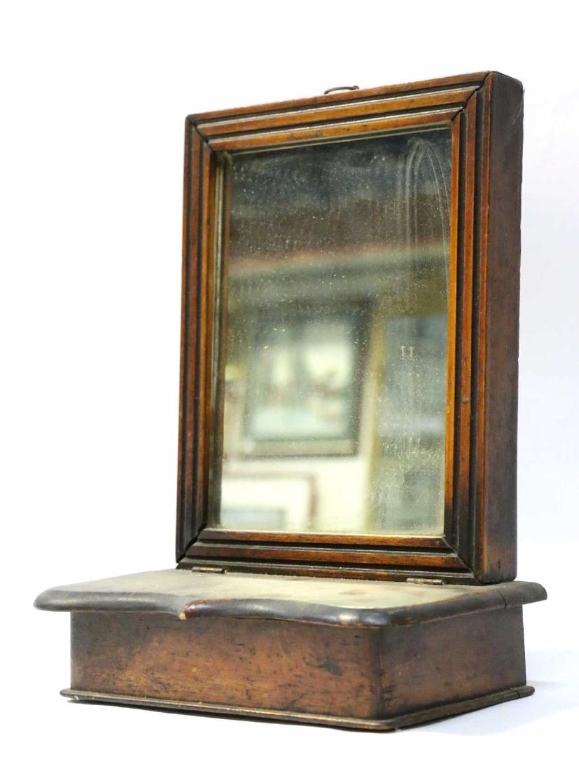 ENGLISH ANTIQUE TRAVEL VANITY / SHAVING MIRROR: ENGLISH ANTIQUE TRAVEL VANITY / SHAVING MIRROR IN MAHOGANY