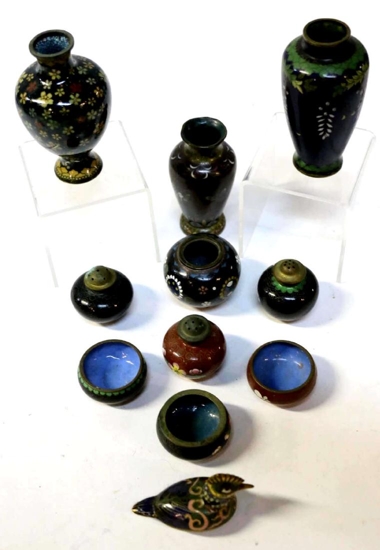 JAPANESE ANTIQUE CLOISONNE GROUPING: JAPANESE ANTIQUE CLOISONNE GROUPING