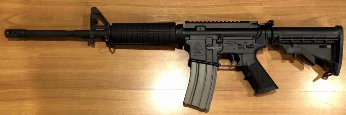 DE-TON .223 SEMI AUTOMATIC AR-15 (NEW IN BOX): DE-TON .223 SEMI AUTOMATIC AR-15 (NEW IN BOX)