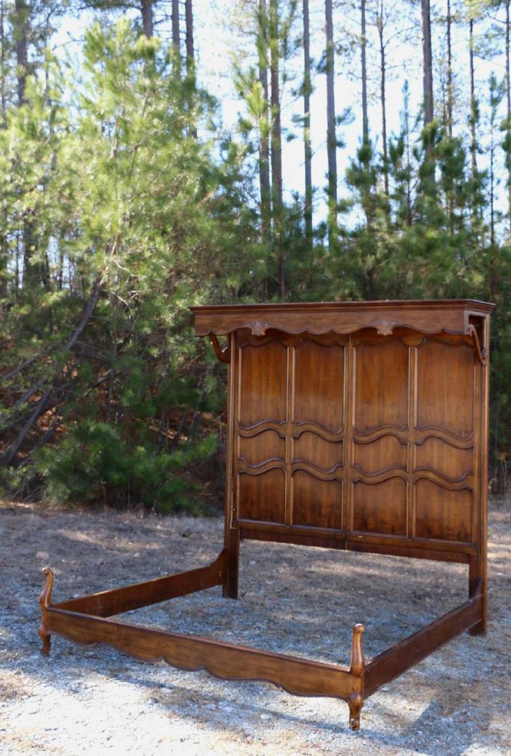 HENREDON KING SIZE PANELED BED: HENREDON KING SIZE PANELED BED