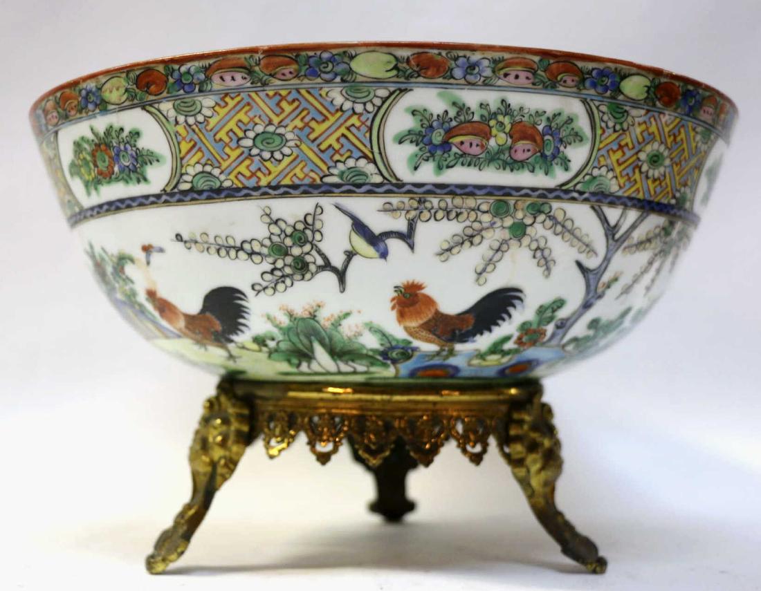 CHINESE EARLY 20TH C ROOSTER MOUNDED BOWL: CHINESE EARLY 2OTH C ROOSTER PATTERN 10 INCH MOUNDED BOWL, HEIGHT 6 INCHES WITH DIAMETER OF 10 INCHES