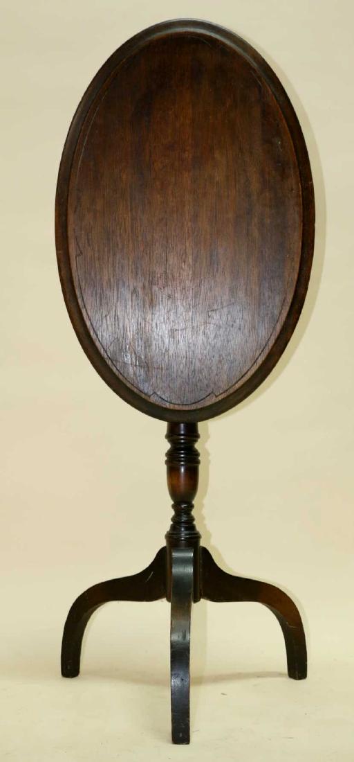 AMERCIAN ANTIQUE OVAL TILT TOP TEA TABLE: AMERCIAN ANTIQUE OVAL TILT TOP TEA TABLE