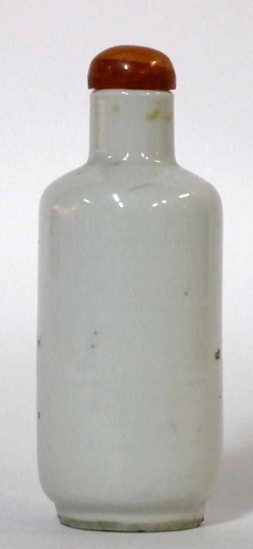 CHINESE ANTIQUE PORCELAIN SNUFF BOTTLE (1 of 4)