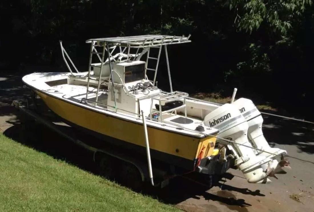 VINTAGE 30' BLACK FINN STYLE CUSTOM CENTER CONSOLE (1 of 4)