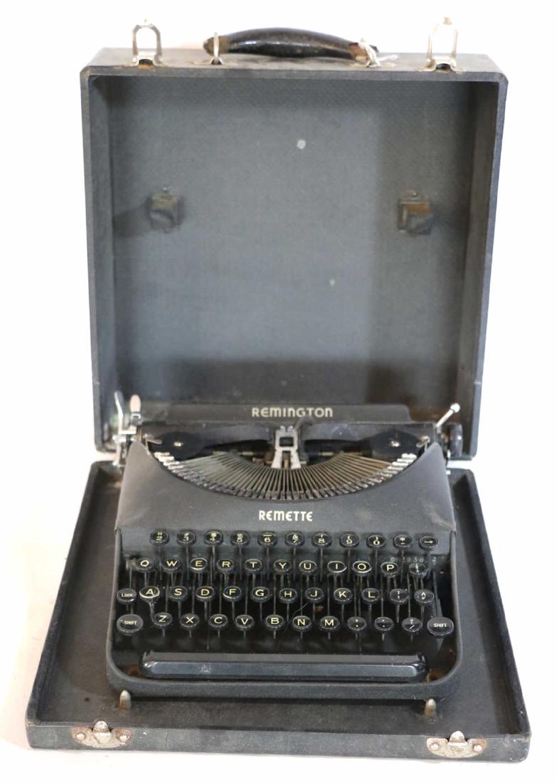 VINTAGE REMINGTON REMETTE TYPEWRITER IN CASE: VINTAGE REMINGTON REMETTE TYPEWRITER IN CASE