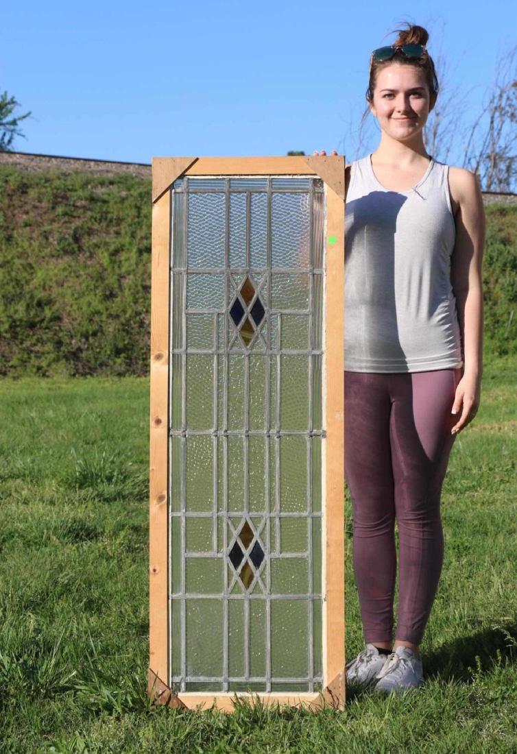 ENGLISH ANTIQUE STAINED GLASS VERTICAL WINDOW: ENGLISH ANTIQUE STAINED GLASS VERTICAL WINDOW