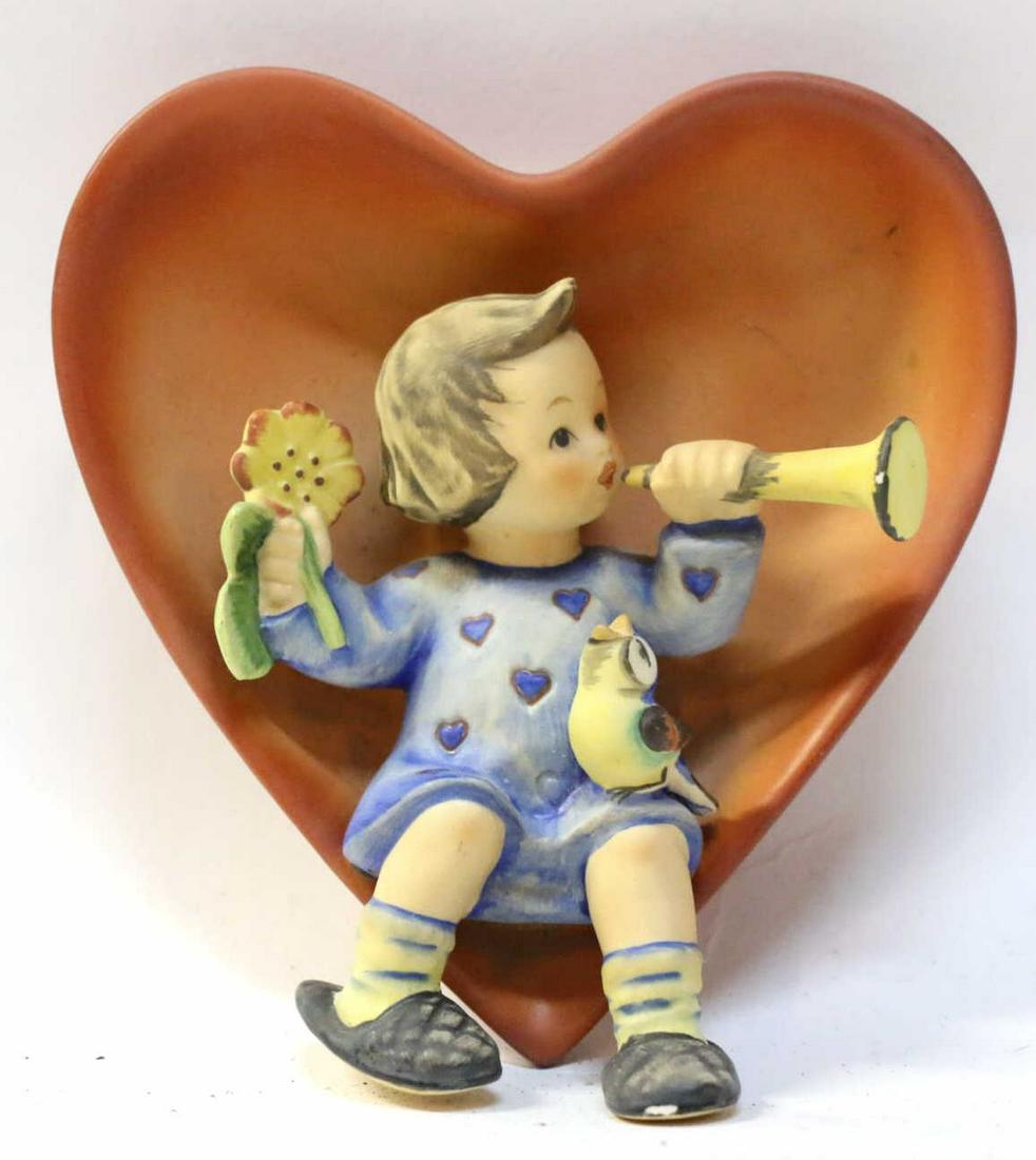 M.J. HUMMEL FIGURINE IN HEART #180: M.J. HUMMEL FIGURINE IN HEART #180
