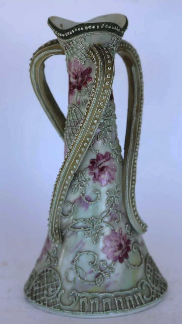 JAPANESE 10" MORIAGI ANTIQUE PORCELAIN VASE: JAPANESE 10" MORIAGI ANTIQUE PORCELAIN VASE ARTIBUTEWD TO NIPPON