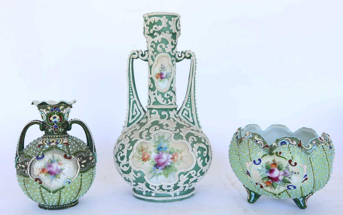 JAPANESE MORIAGI ANTIQUE PORCELAIN GROUPING: JAPANESE MORIAGI ANTIQUE PORCELAIN GROUPING ARTIBUTED TO NIPPON 10 X 5" LARGEST