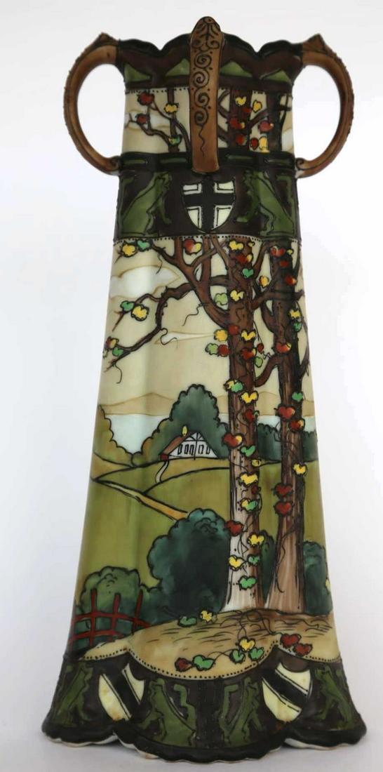 JAPANESE NIPPON GREEN LEAF HAND PAINTED VASE: JAPANESE NIPPON GREEN LEAF HAND PAINTED VASE IN MORIAGI
