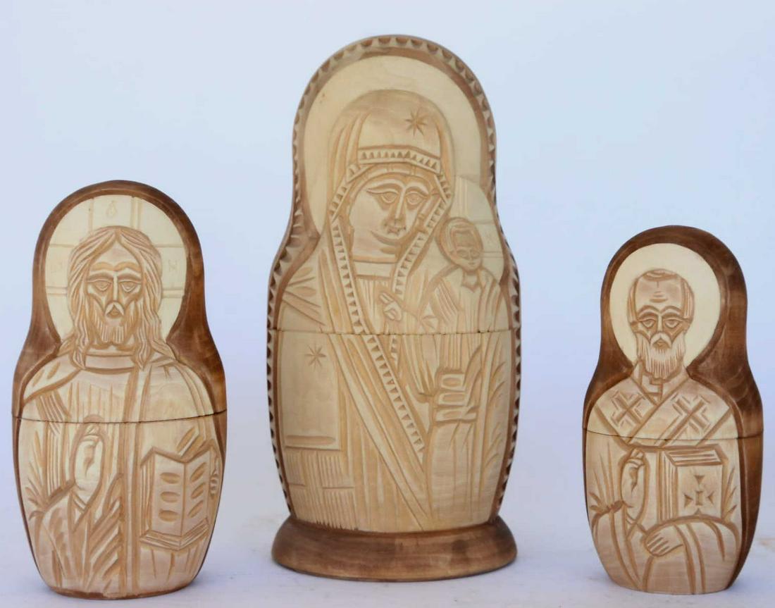 RUSSIAN NESTING DOLLS: RUSSIAN NESTING DOLLS