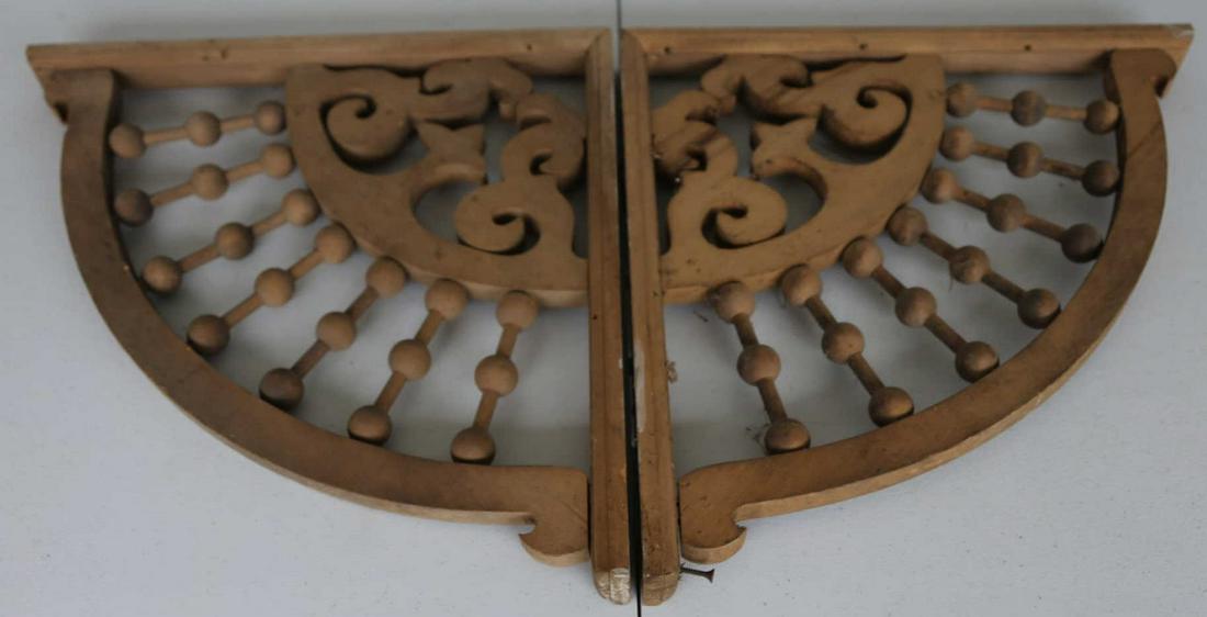 AMERICAN VICTORTIAN WALNUT ARCHITECURAL BRACKETS: AMERICAN VICTORTIAN WALNUT ARCHITECURAL BRACKETS