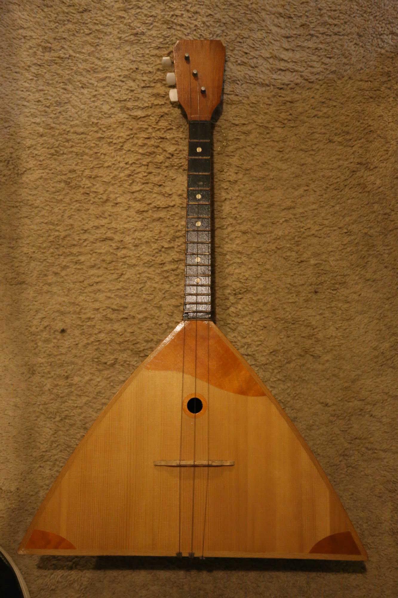 RUSSIAN HAND MADE BALALAIKA THREE STRING GUITAR: RUSSIAN HAND MADE BALALAIKA THREE STRING GUITAR