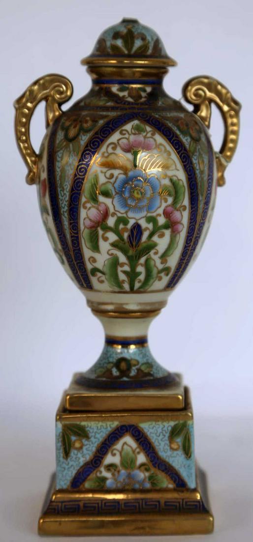 NORITAKE JAPANESE HAND PAINTED TWIN HANDLE VASE: NORITAKE JAPANESE HAND PAINTED TWIN HANDLE VASE