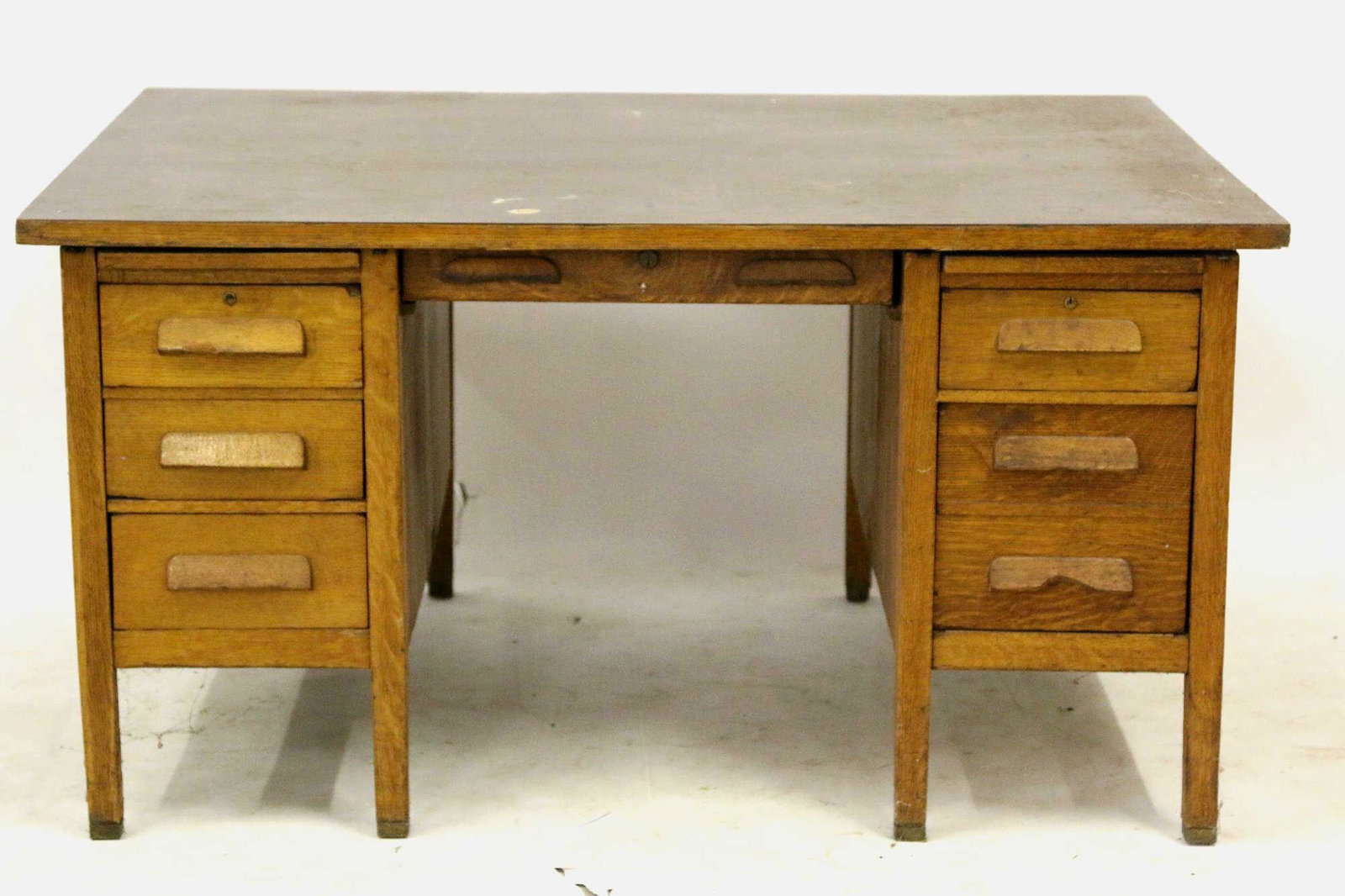 AMERICAN ANTIQUE OAK PARTNERS DESK: AMERICAN ANTIQUE OAK PARTNERS DESK