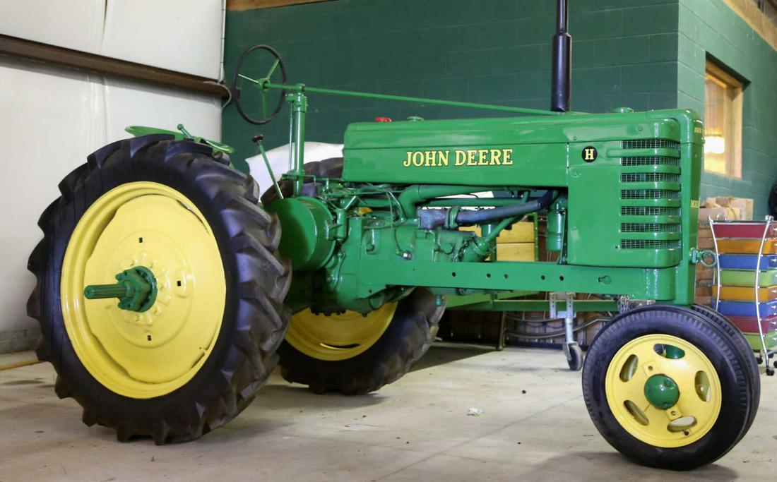 JOHN DEERE MODEL H FULLY RESTORED FARM TRACTOR: JOHN DEERE MODEL H FULLY RESTORED FARM TRACTOR