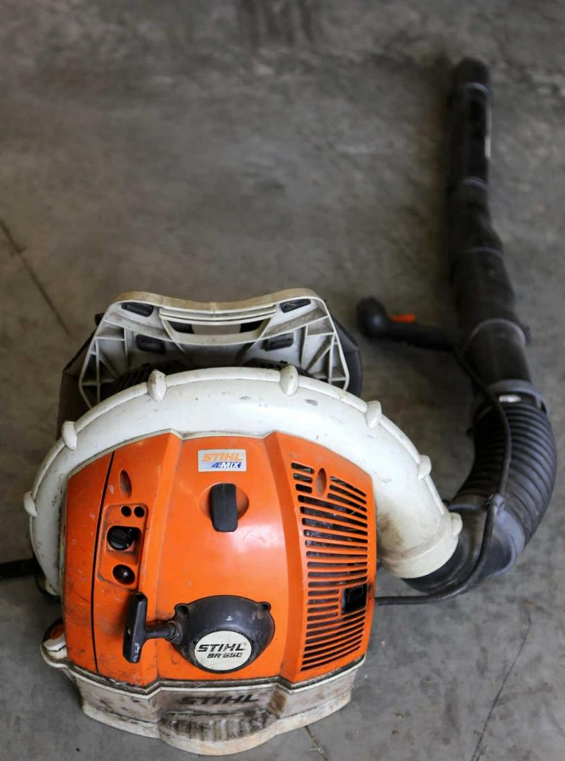 STIHL BR-550 COMMERCIAL GRADE BACKPACK BLOWER: STIHL BR-550 COMMERCIAL GRADE BACKPACK BLOWER