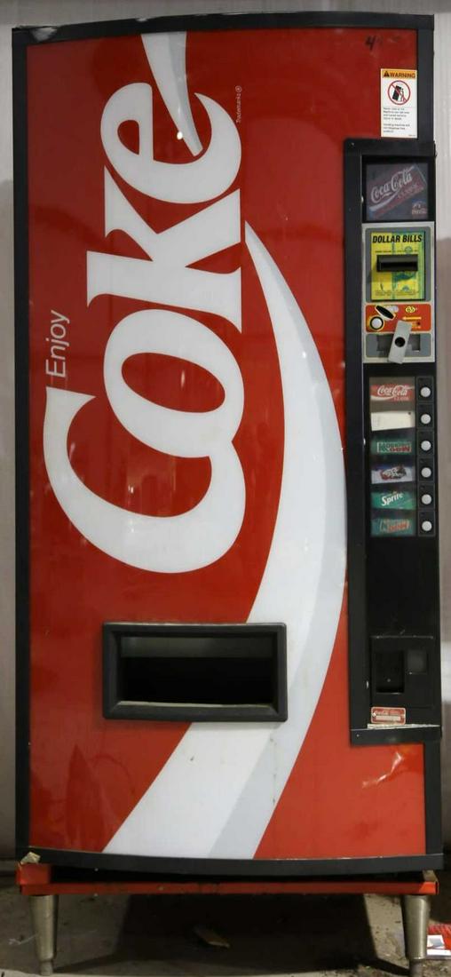 VINTAGE COCA-COLA MACHINE: VINTAGE COCA-COLA MACHINE
