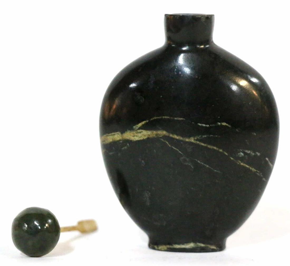 CHINESE ANTIQUE AGATE SNUFF BOTTLE: CHINESE ANTIQUE AGATE SNUFF BOTTLE