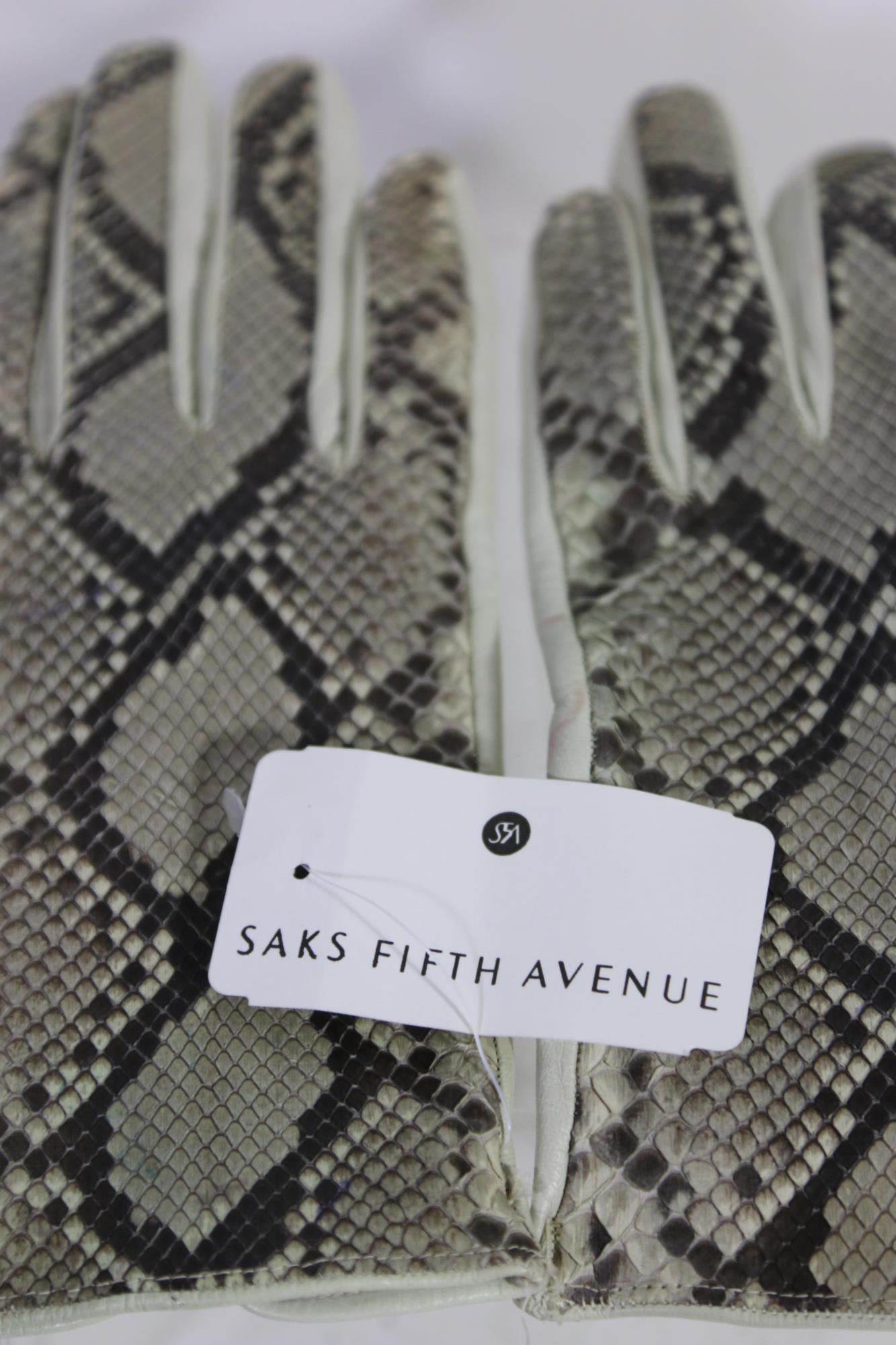 SAKS FIFTH AVENUE LADIES SNAKE SKIN GLOVES NWT: SAKS FIFTH AVENUE LADIES SNAKE SKIN GLOVES NWT