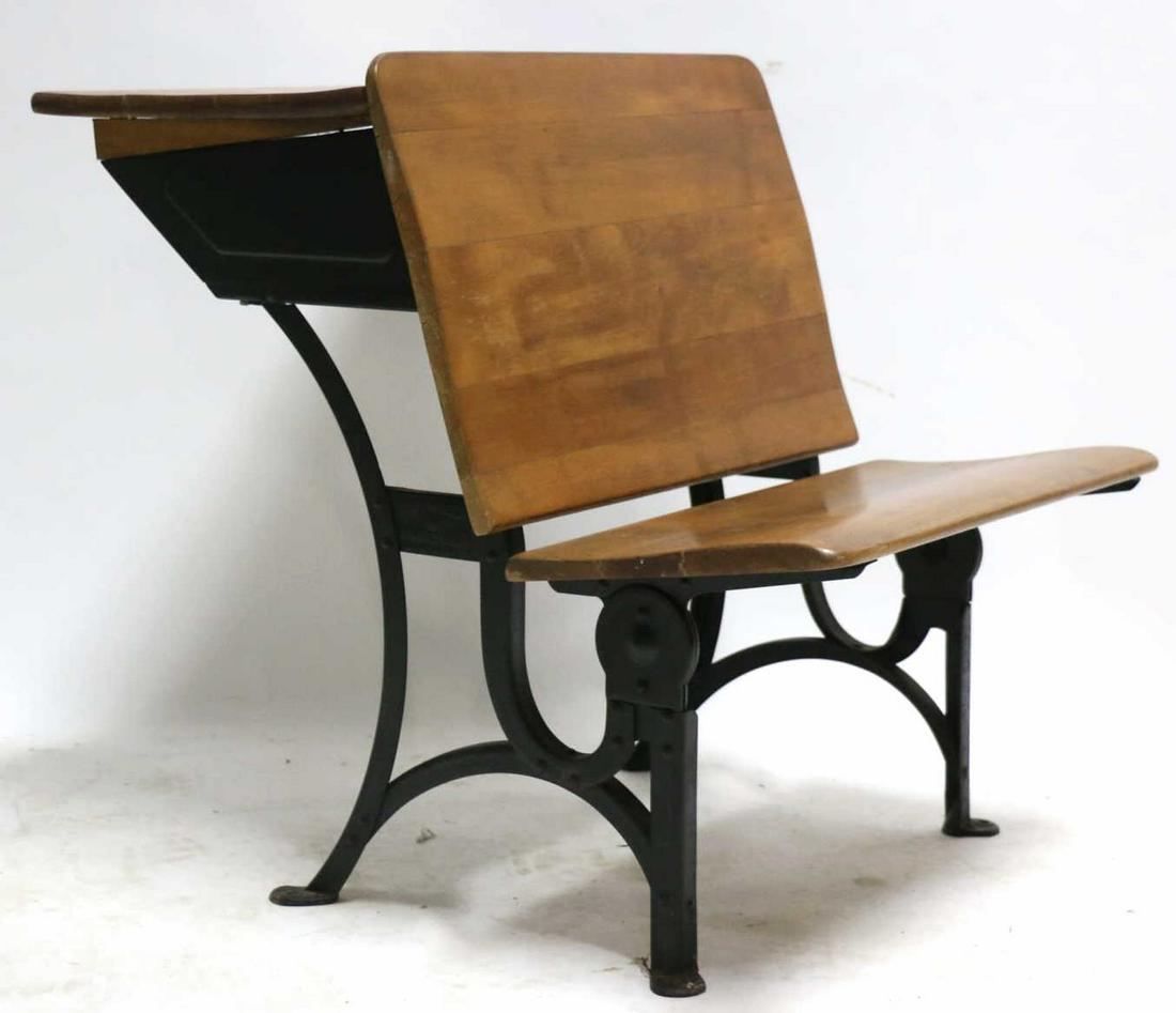 AMERICAN ANTIQUE SCHOOL HOUSE DESK: AMERICAN ANTIQUE SCHOOL HOUSE DESK