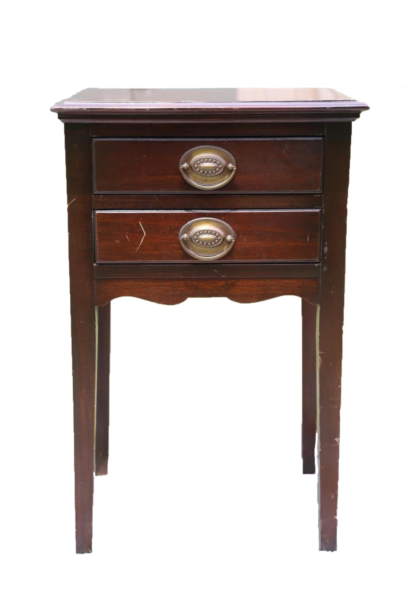 MAHOGANY TWO DRAWER NIGHTSTAND: MAHOGANY TWO DRAWER NIGHTSTAND