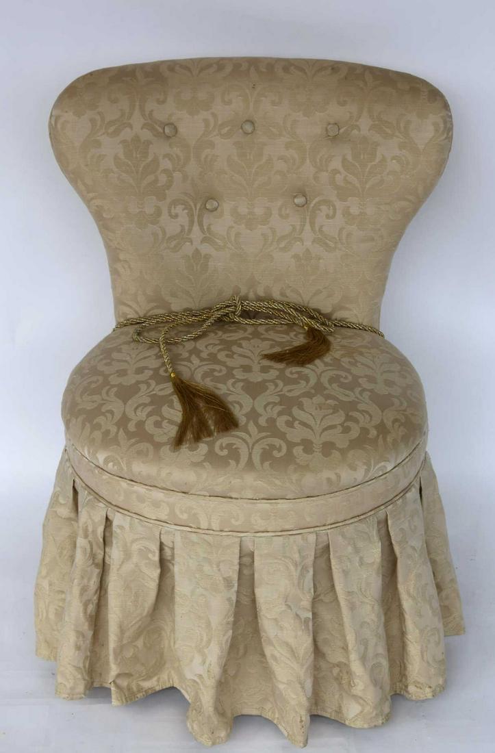FINELY UPHOLSTERED LADIES VANITY SLIPPER CHAIR: FINELY UPHOLSTERED LADIES VANITY SLIPPER CHAIR