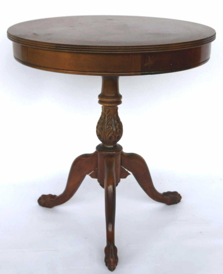 AMERICAN MAHOGANY CHIPPENDALE STYLE TRIPOD TABLE: AMERICAN MAHOGANY CHIPPENDALE STYLE TRIPOD TABLE