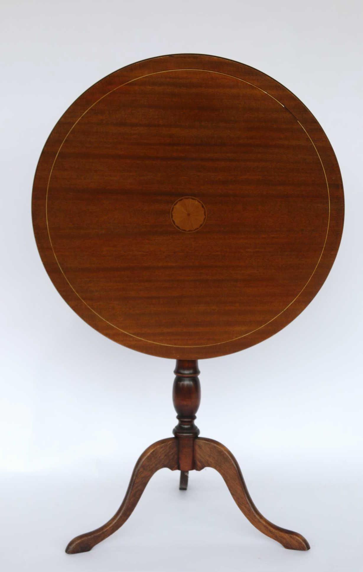 AMERICAN ANTIQUE TILT TOP INLAID TRIPOD TABLE: AMERICAN ANTIQUE TILT TOP INLAID TRIPOD TABLE