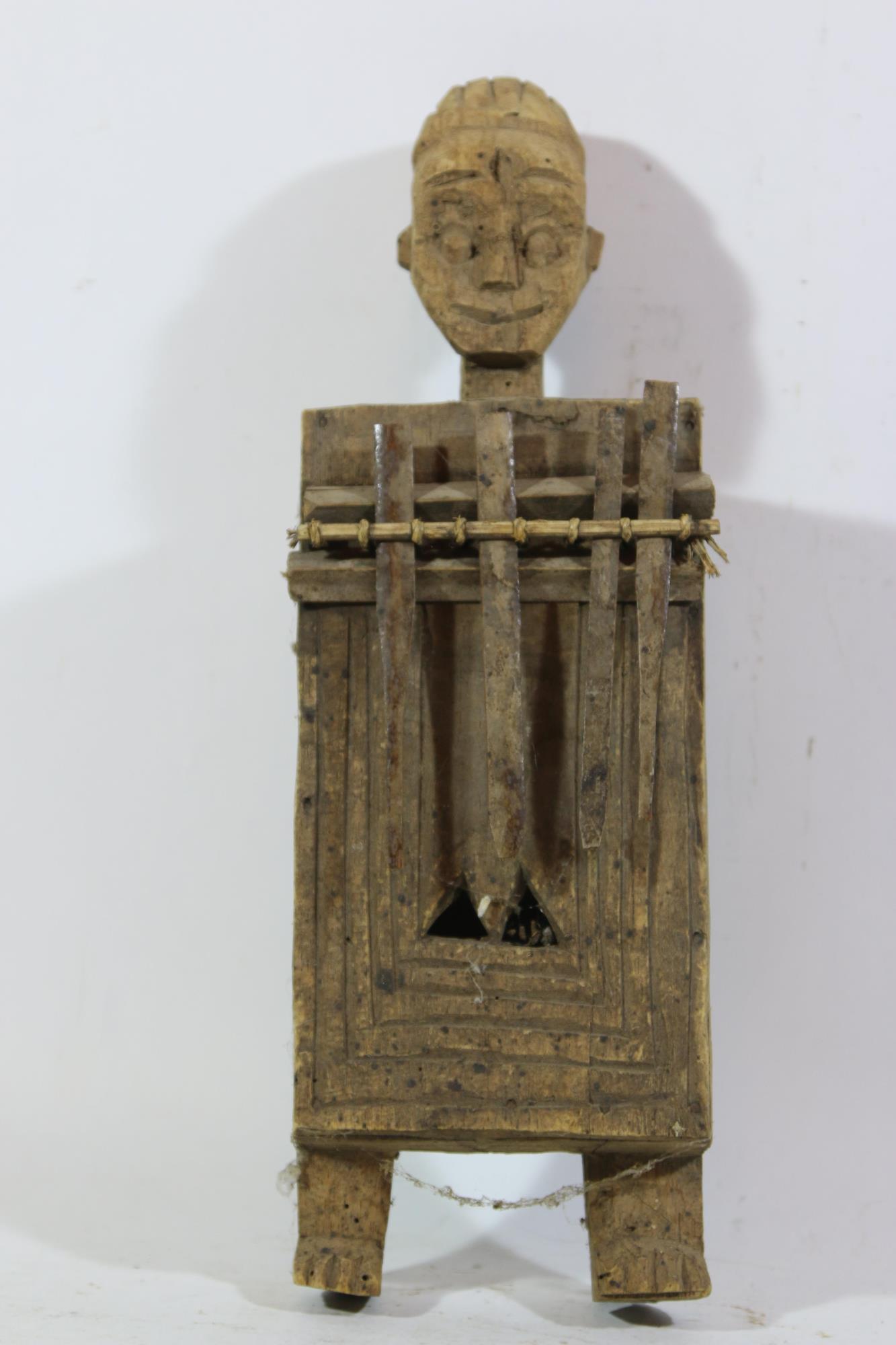 AFRICAN ANTIQUE FIGURAL INSTRUMENT: AFRICAN ANTIQUE FIGURAL INSTRUMENT
