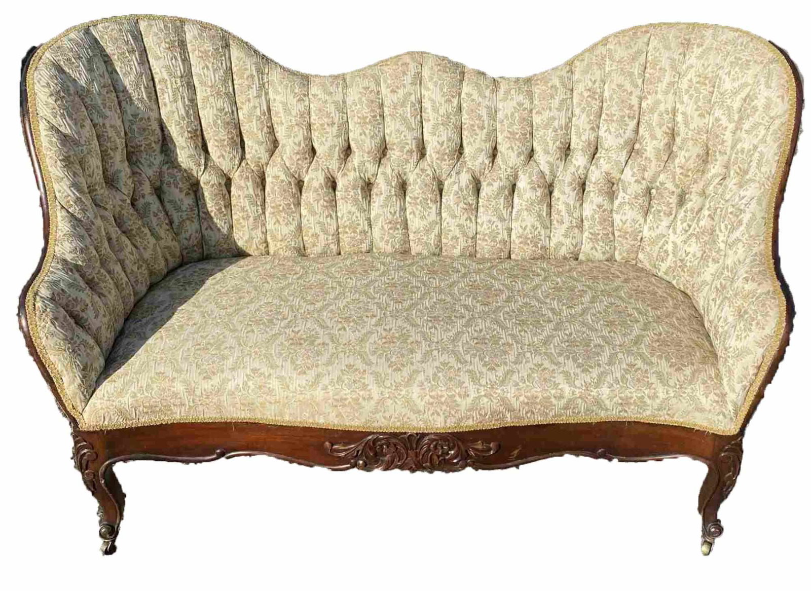 VICTORIAN AMERICAN WALNUT CARVED AND TUFTED SOFA: VICTORIAN AMERICAN WALNUT CARVED AND TUFTED SOFA