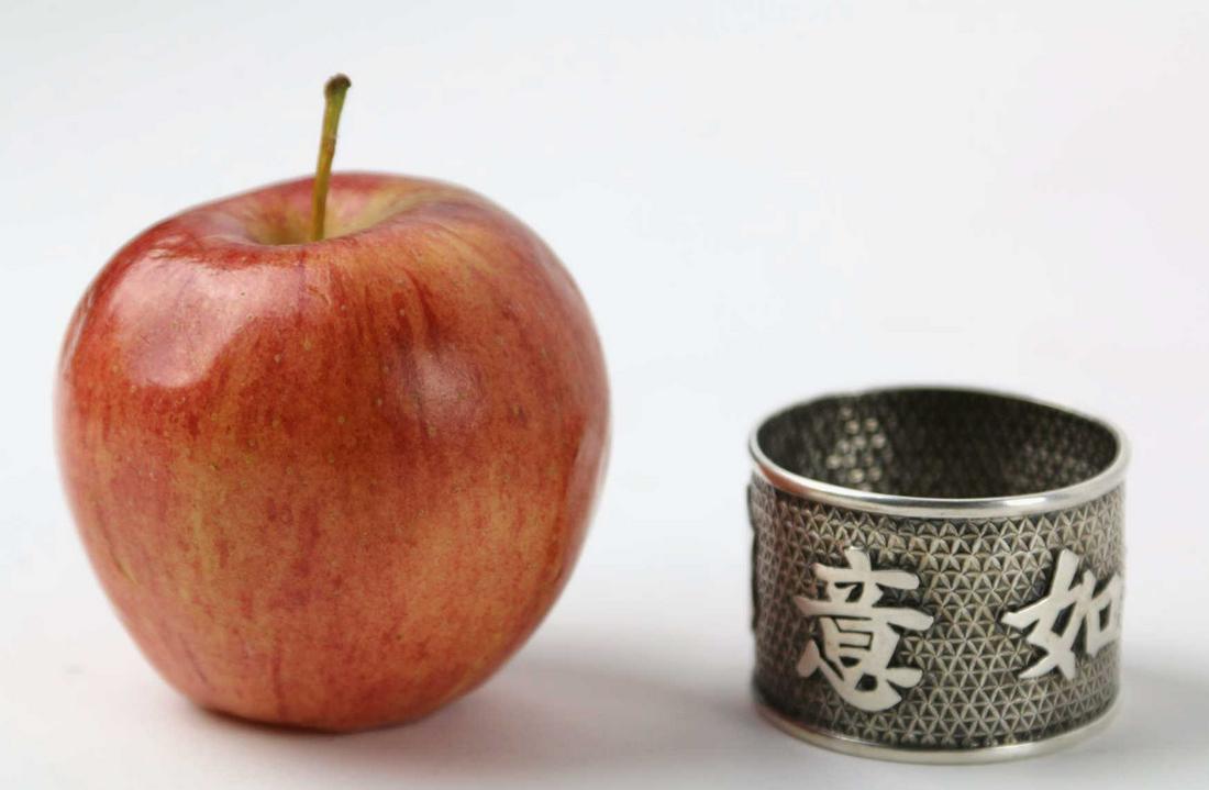 STERLING SILVER CHINESE OVERSIZED NAPKIN RING: STERLING SILVER CHINESE OVERSIZED NAPKIN RING Height 1.5 Width 2 in