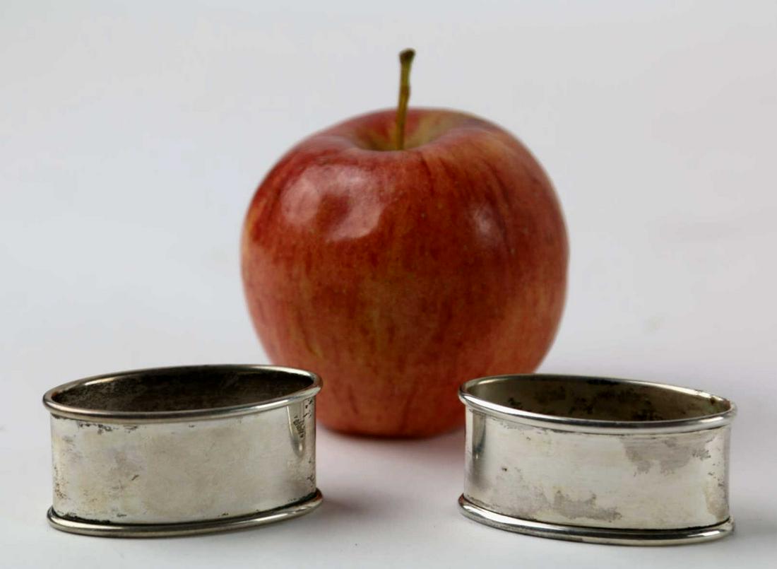 STERLING SILVER OVAL NAPKIN RING PAIRING: STERLING SILVER OVAL NAPKIN RING PAIRING Height 1 Width 2.5 in