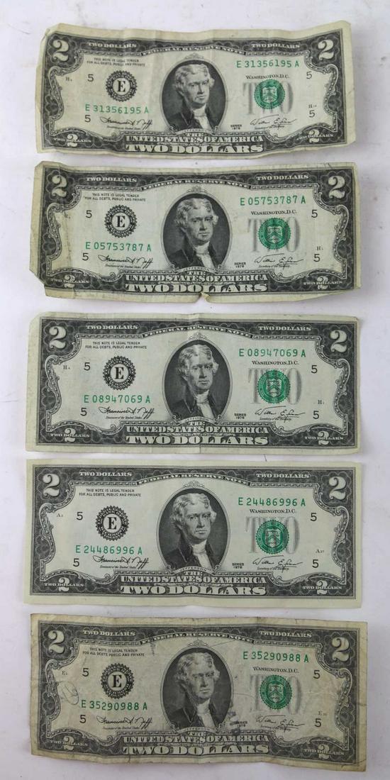 FIVE $2 (TWO DOLLAR) BICENTENIAL BILL GROUPING: FIVE $2 (TWO DOLLAR) UNITED STATES PAPER BILLS