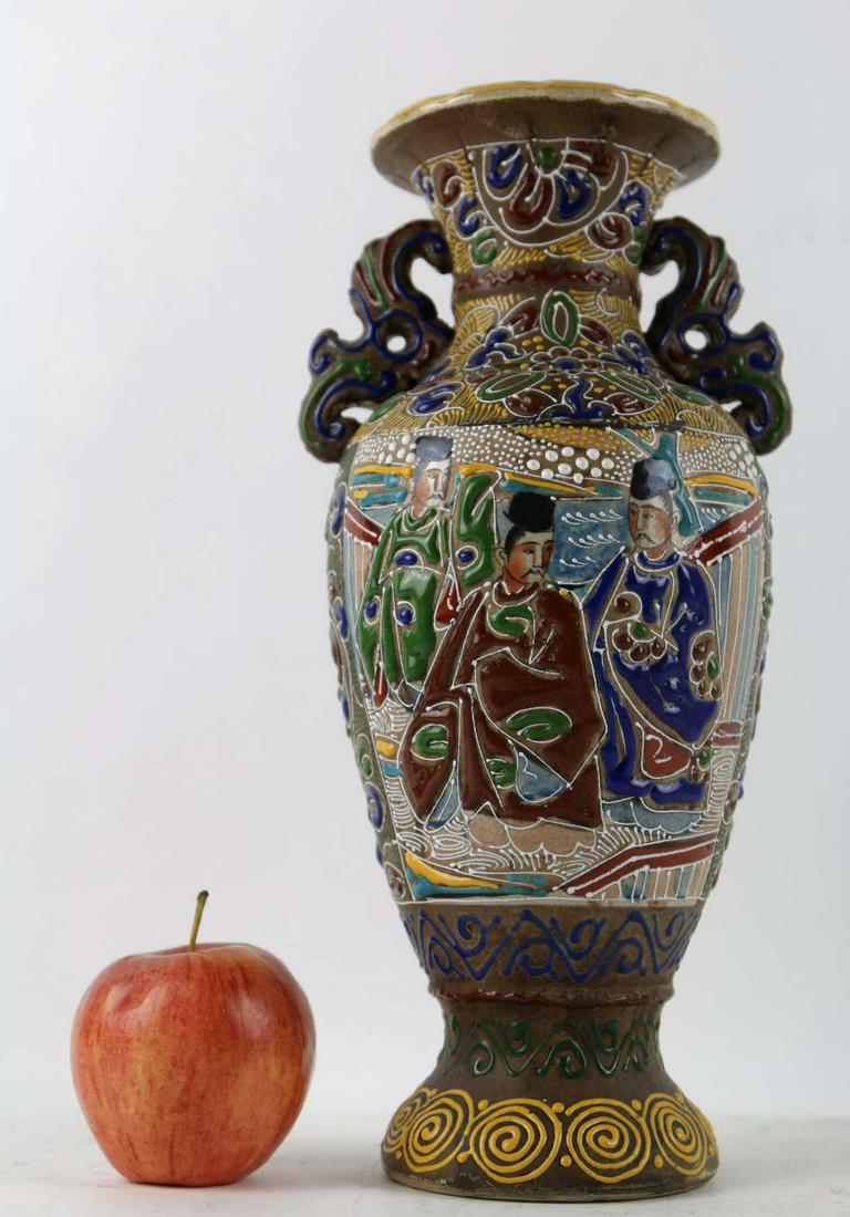 JAPANESE ANTIQUE 12" MORIAGE TWIN HANDLE VASE: JAPANESE ANTIQUE 12" MORIAGE TWIN HANDLE VASE Height 12 Width 6
