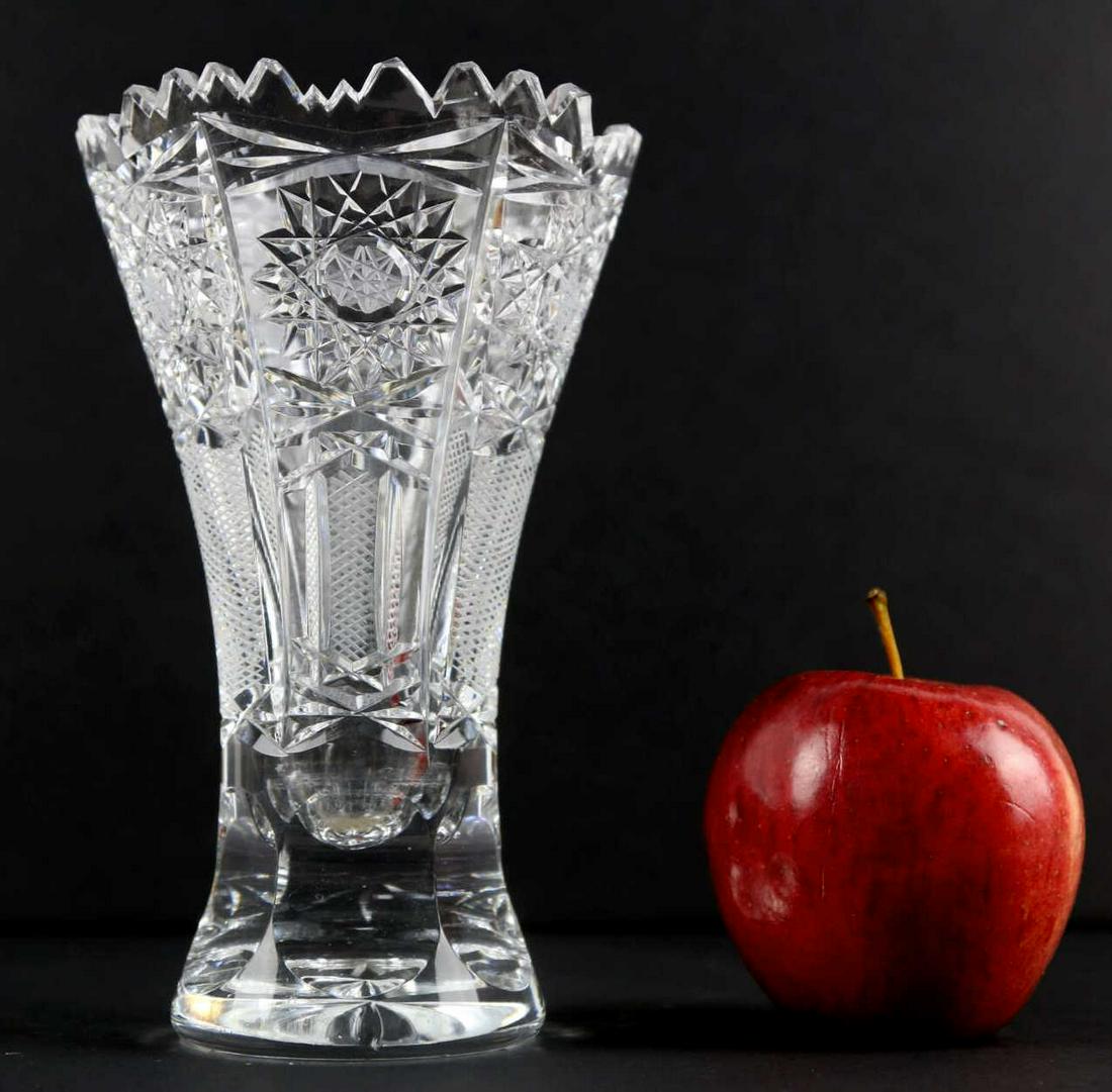 FINE CUT GLASS GRADUATED VASE: FINE CUT GLASS GRADUATED VASE Height 7 Width 4 in