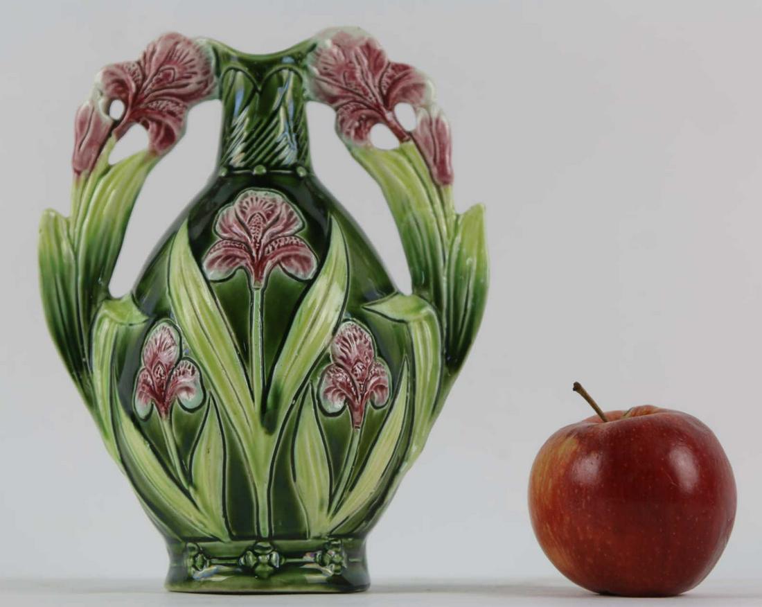 MAJOLICA STYLE 8" FLORAL TWIN HANDLE VASE: MAJOLICA STYLE 8" FLORAL TWIN HANDLE VASE Height 8 Width 6 in