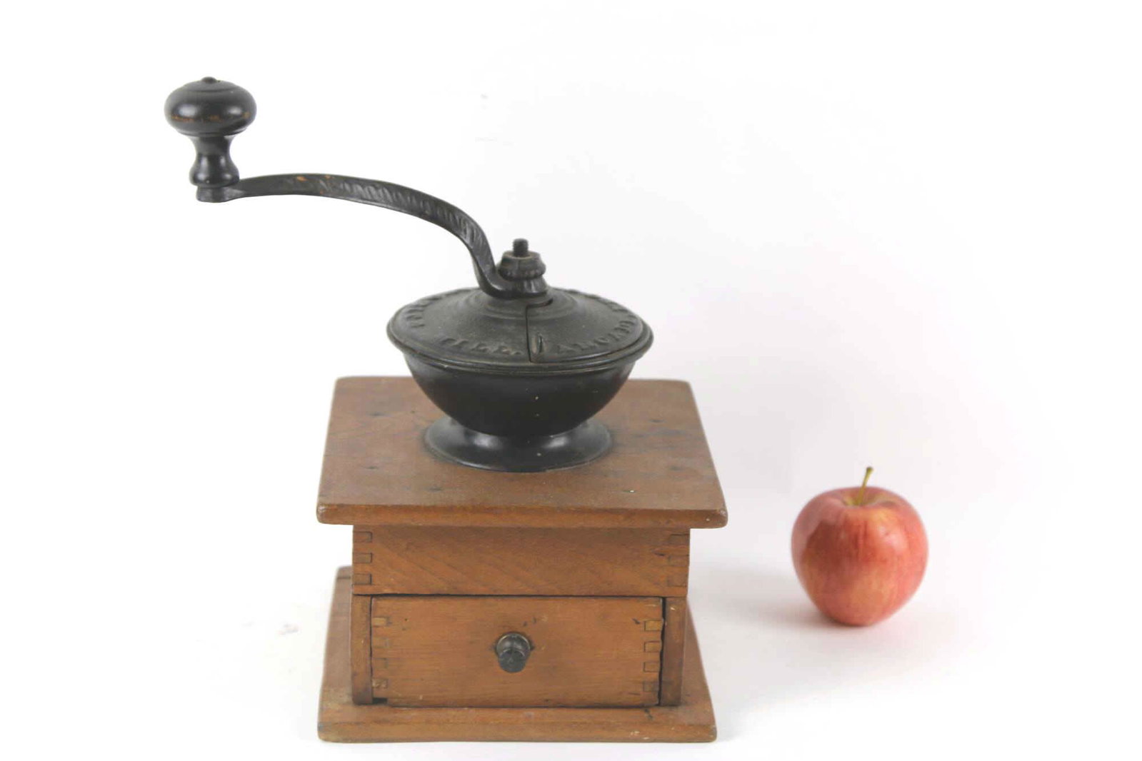 ANTIQUE AMERICAN COFFEE GRINDER: ANTIQUE AMERICAN COFFEE GRINDER Height 11 Width 11 in