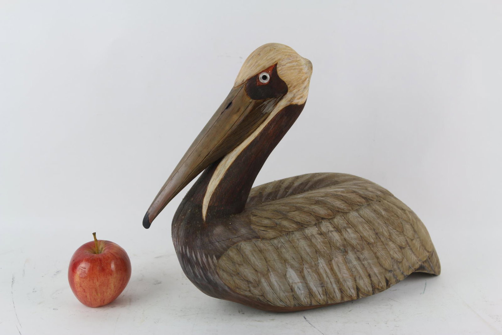 DANIEL WAYNE LAWS FINE BROWN PELICAN HAND CARVING: DANIEL WAYNE LAWS FINE BROWN PELICAN HAND CARVING Height 12