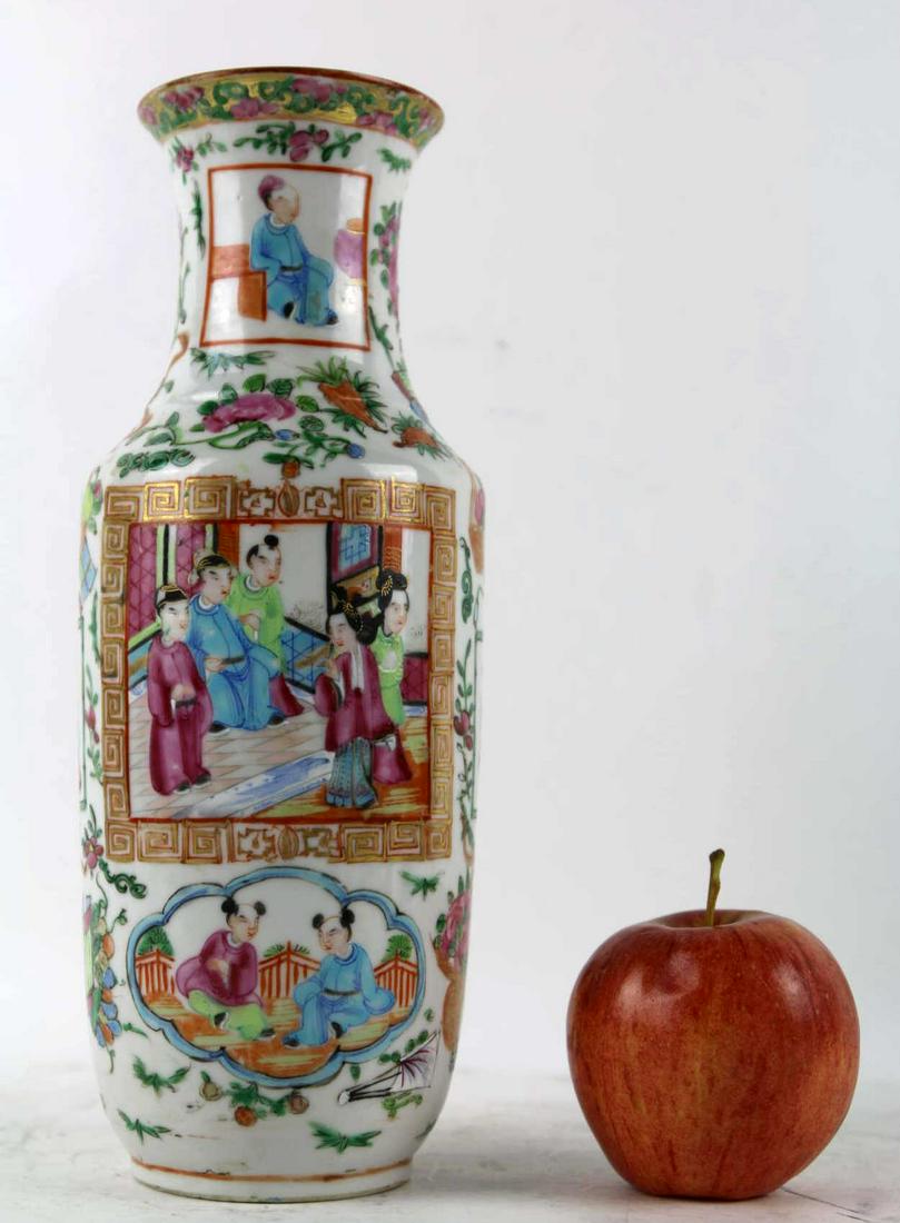 CHINESE ANTIQUE ROSE MEDALLION PALACE VASE: CHINESE ANTIQUE ROSE MEDALLION PALACE VASE Height 10.5 Width 4 in