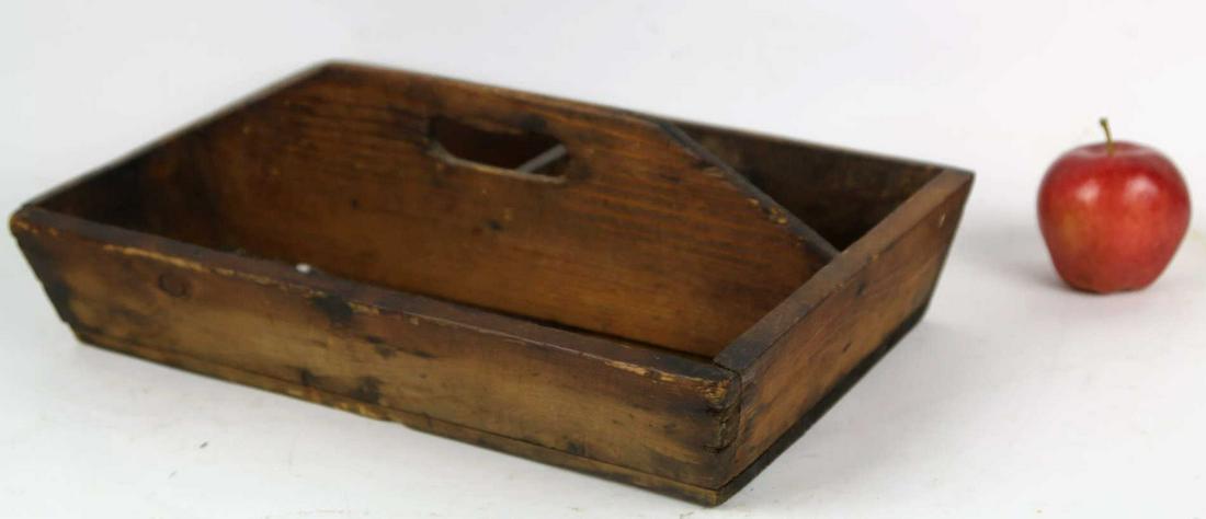 AMERICAN ANTIQUE PRIMITIVE COBBLERS TRAY: AMERICAN ANTIQUE PRIMITIVE COBBLERS TRAY Height 5.5 Width 14