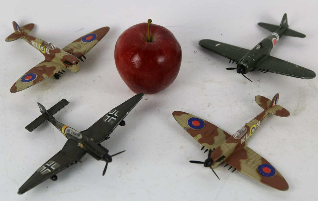 UNIVERSAL VINTAGE TOY FIGHTER PLANE GROUPING: UNIVERSAL VINTAGE TOY FIGHTER PLANE GROUPING NOTE: LOSSES SEE PICTURE