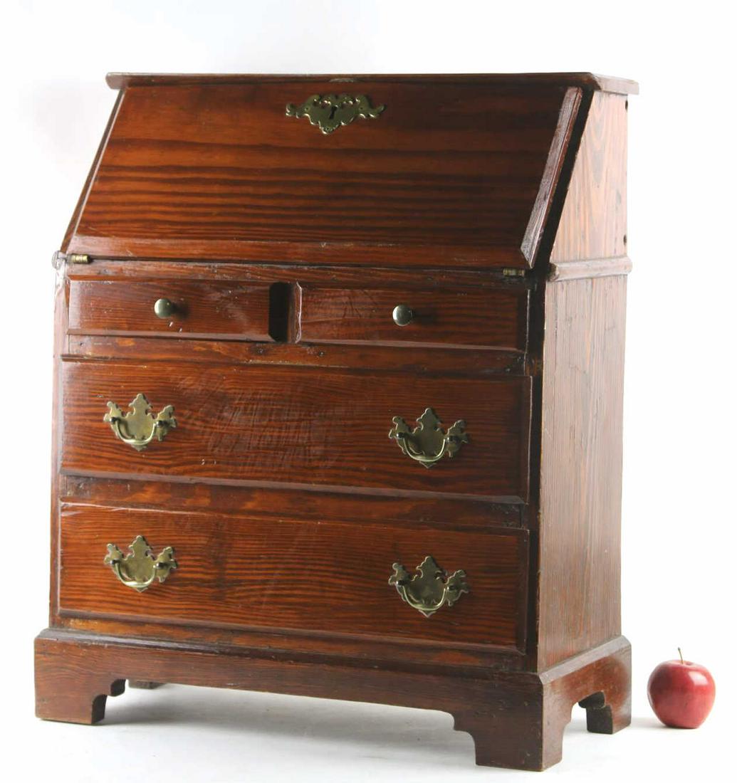 SOUTHERN ANTIQUE YELLOW PINE CHILD'S BUREAU DESK: SOUTHERN ANTIQUE YELLOW PINE CHILD'S BUREAU DESK Condition Report GOOD