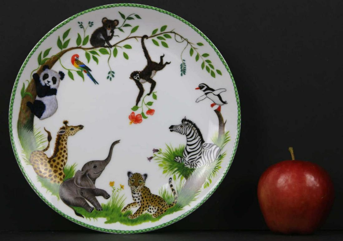 CHASE "JUNGLE PARTY" FINE CABINET PLATE: CHASE "JUNGLE PARTY" FINE CABINET PLATE Condition Report GOOD Width 8.5 in