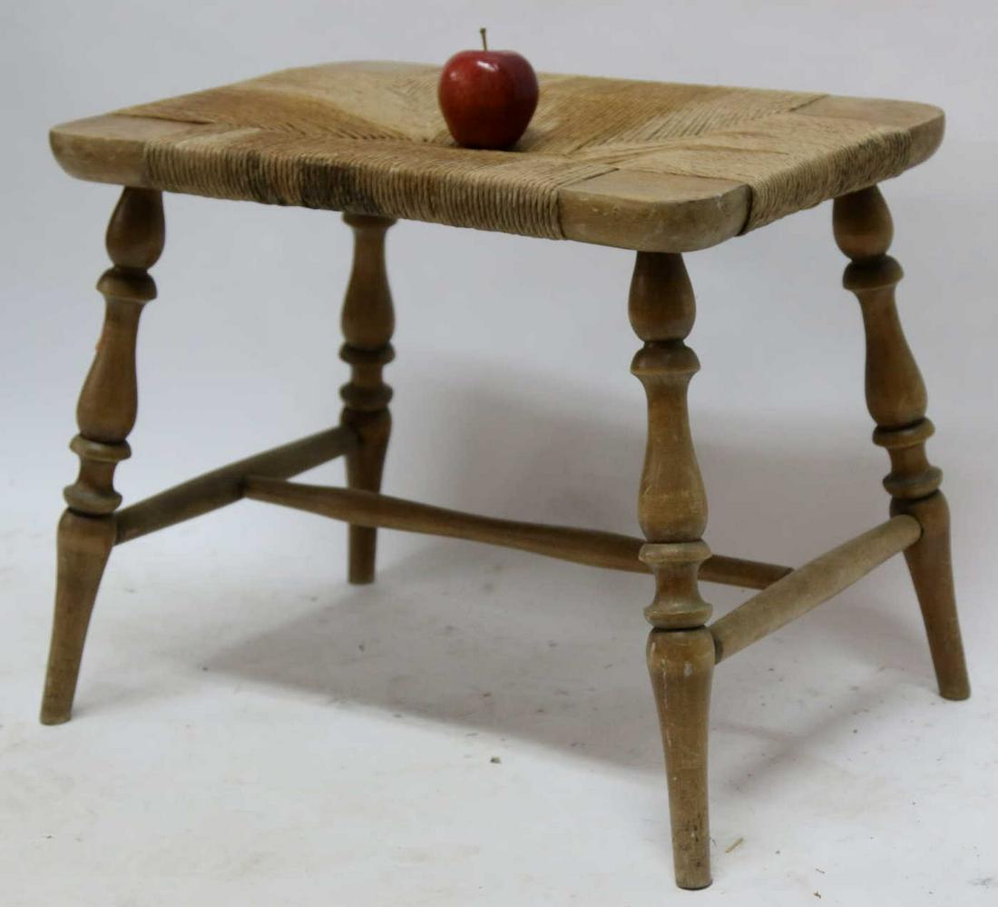 AMERICAN ANTIQUE PRIMITIVE RUSH BENCH: AMERICAN ANTIQUE PRIMITIVE RUSH BENCH Condition Report GOOD