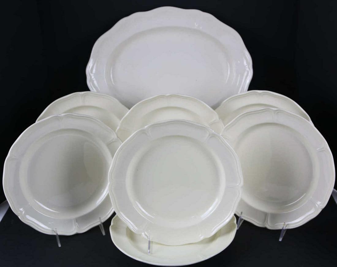 WEDGWOOD "QUEENS SHAPE" PARTIAL DINNER SERVICE: WEDGWOOD "QUEENS SHAPE" PARTIAL DINNER SERVICE WITH LARGE PLATTER 12.5 X 15.5" WITH EIGHT DINNER PLATES 10.5" Condition Report GOOD